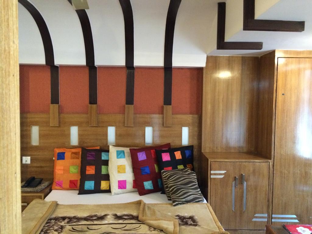 Hotel Crown Haridwār Room photo